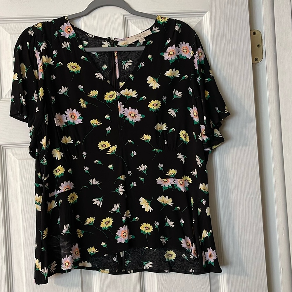 like new - EUC - Loft Floral blouse